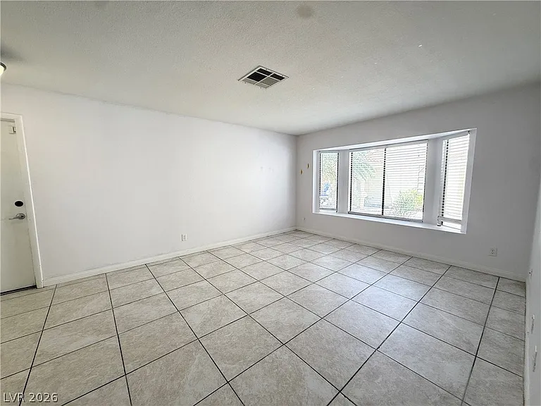 2066 Waverly Cir — Photo 34