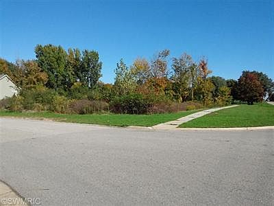 5th image of 7592 Whistlewood Dr SW