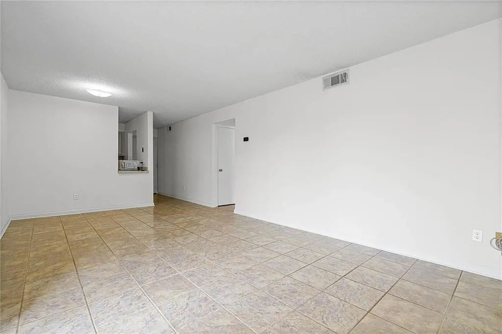 2 bed, 2.0 bath, $1,400 — Photo 4