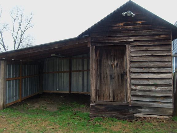 Storage Shed with lean to
