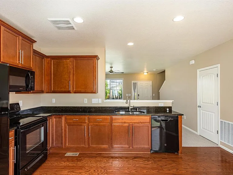6281 Genoa St — Photo 7