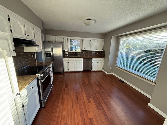 3rd image of 15905 Hight Ave
