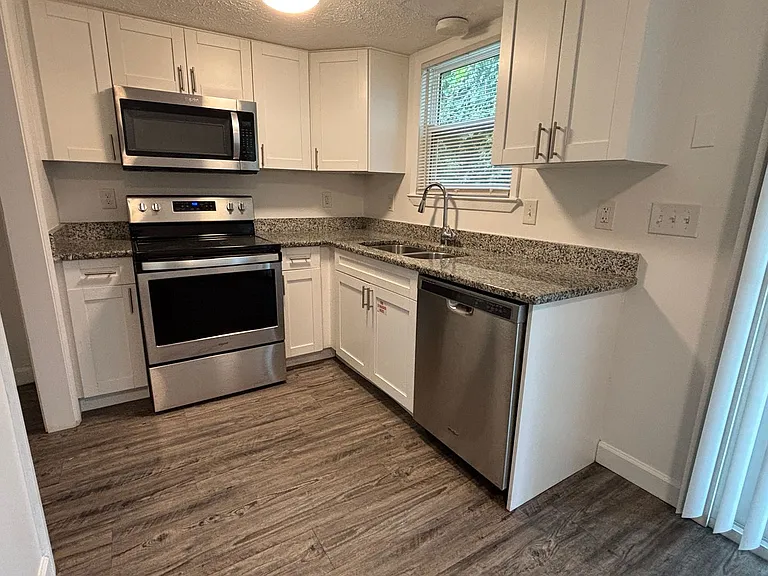 1629 N James Ave — Photo 4