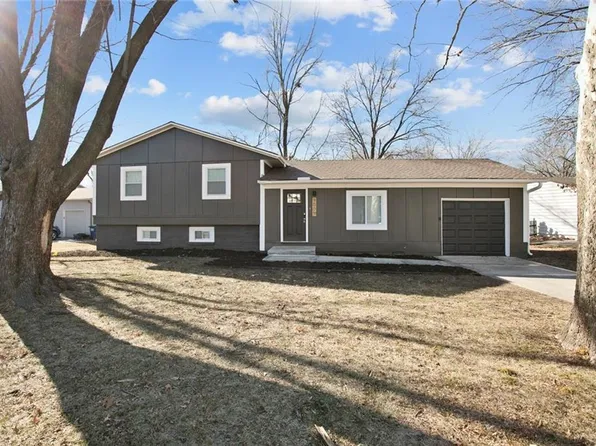 9005 W 99th Ter, Overland Park, KS 66212
