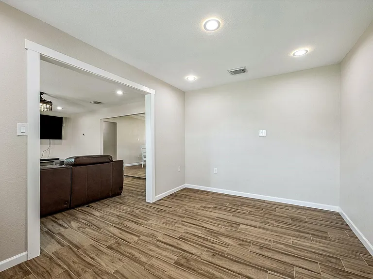 405 N Fulton St — Photo 13