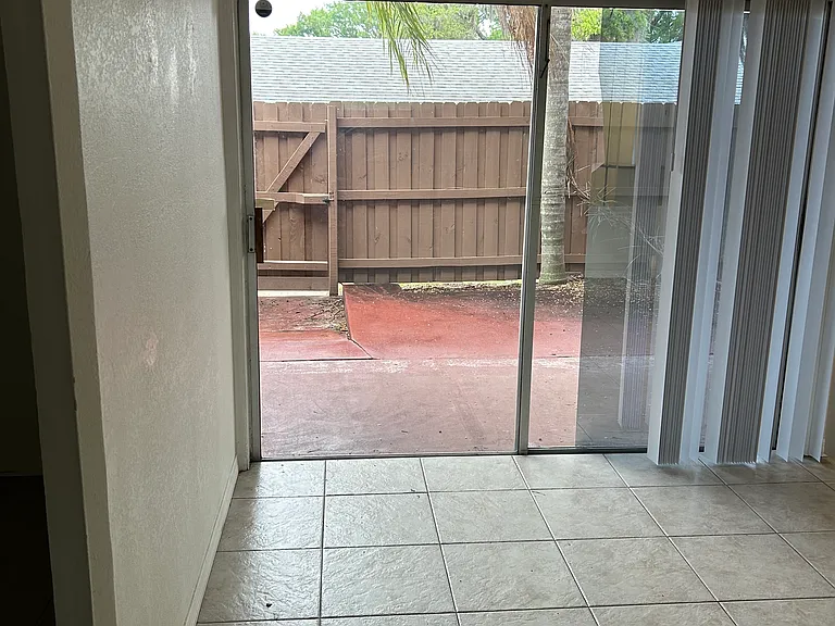 224 Georgetown B Dr — Photo 3