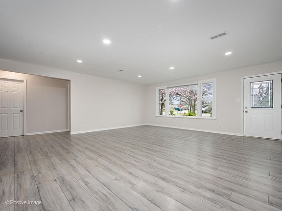 4th image of 9359 Ridgeland Ave