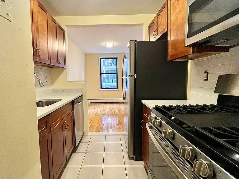 1068 Ward Ave #1E — Photo 12