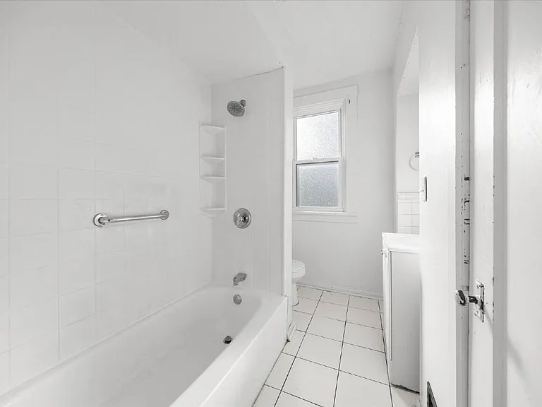 11901 Bellefontaine Rd — Photo 10