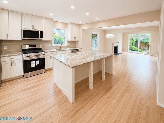 3rd image of 8 Heatherfield Ct #8