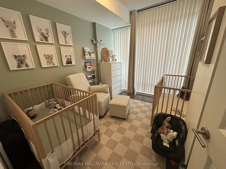 21 Scollard St #402 — Photo 10