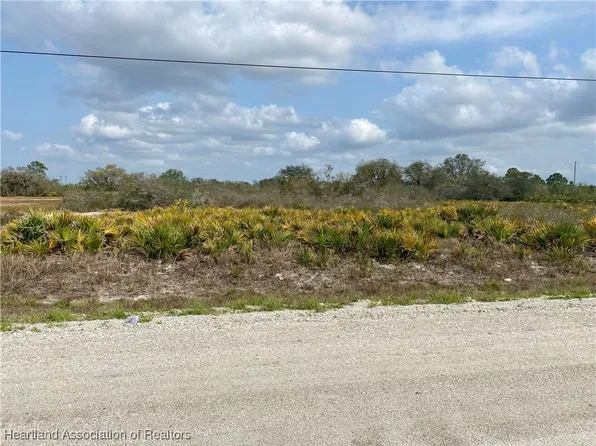 725 S Landry Rd, Avon Park, FL 33825