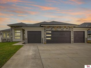 5608 N 212th St, Elkhorn, NE 68022