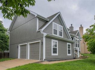 15698 S Brougham Dr, Olathe, KS 66062