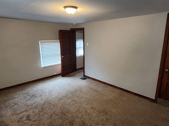 5th image of 4829 Butler St