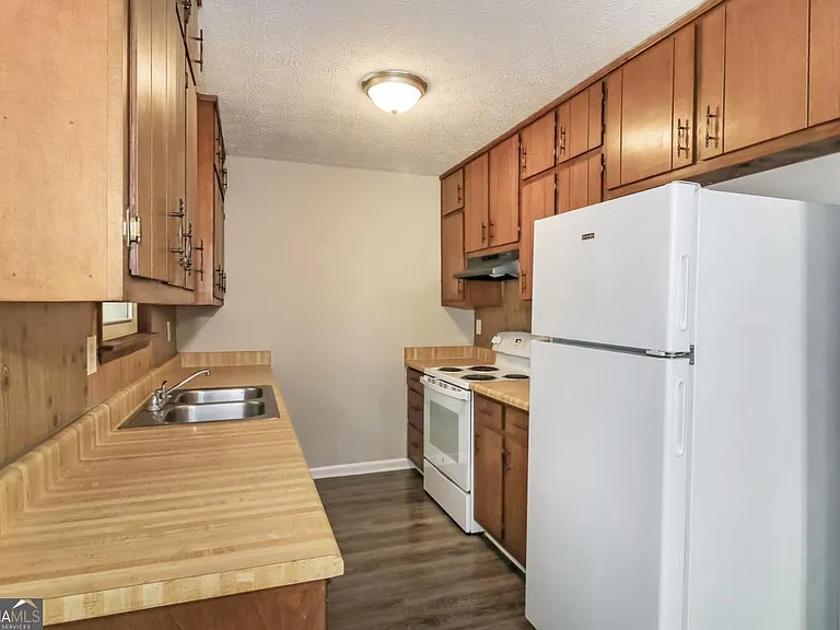 307 Hamilton Glenn #305 — Photo 7