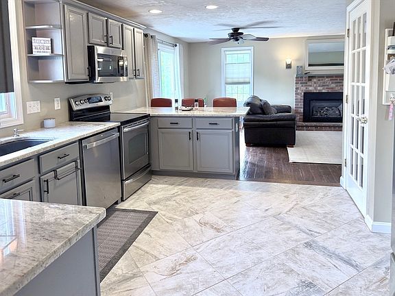 4th image of 29 Wyndham Hill Dr