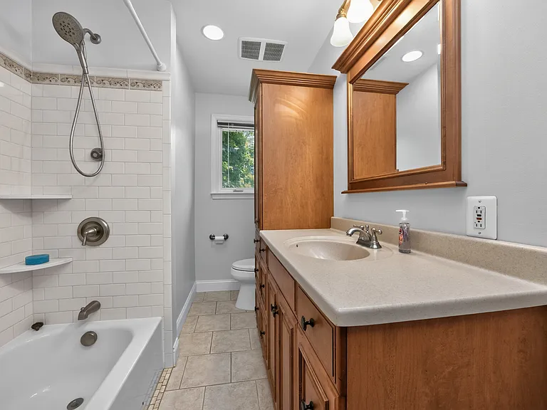527 Oriole Dr — Photo 6