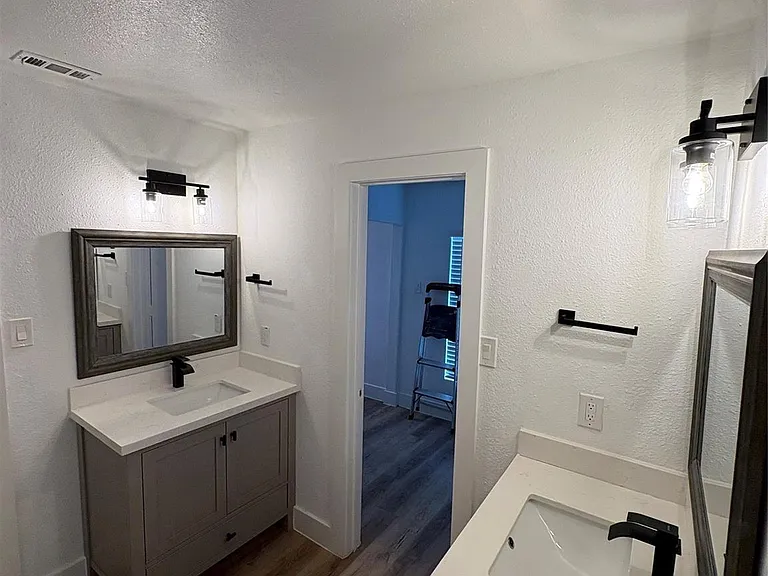 502 Independence St — Photo 30