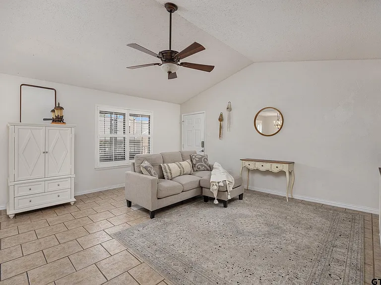 400 S Town Dr #308 — Photo 9