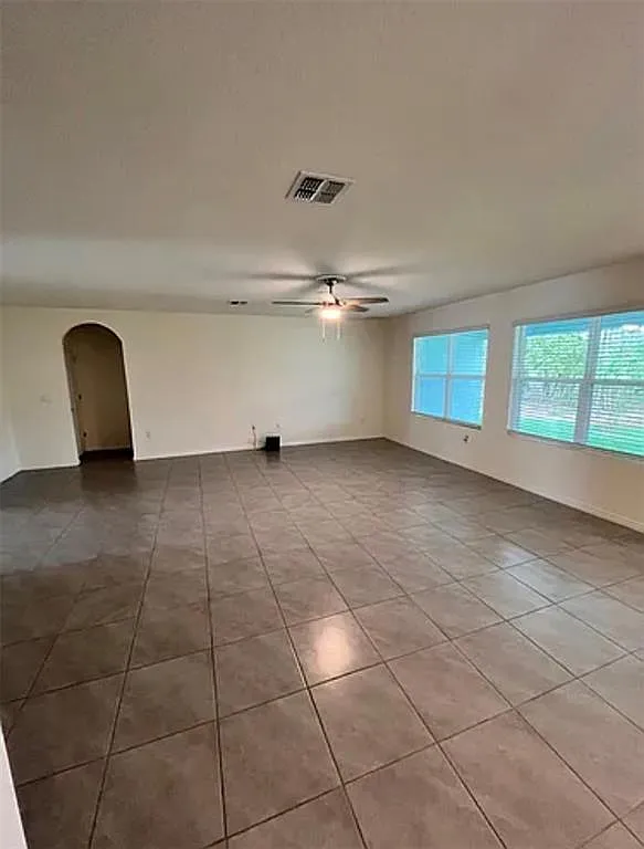 4 bed, 2.0 bath, 2319 sqft, $2,650 — Photo 4