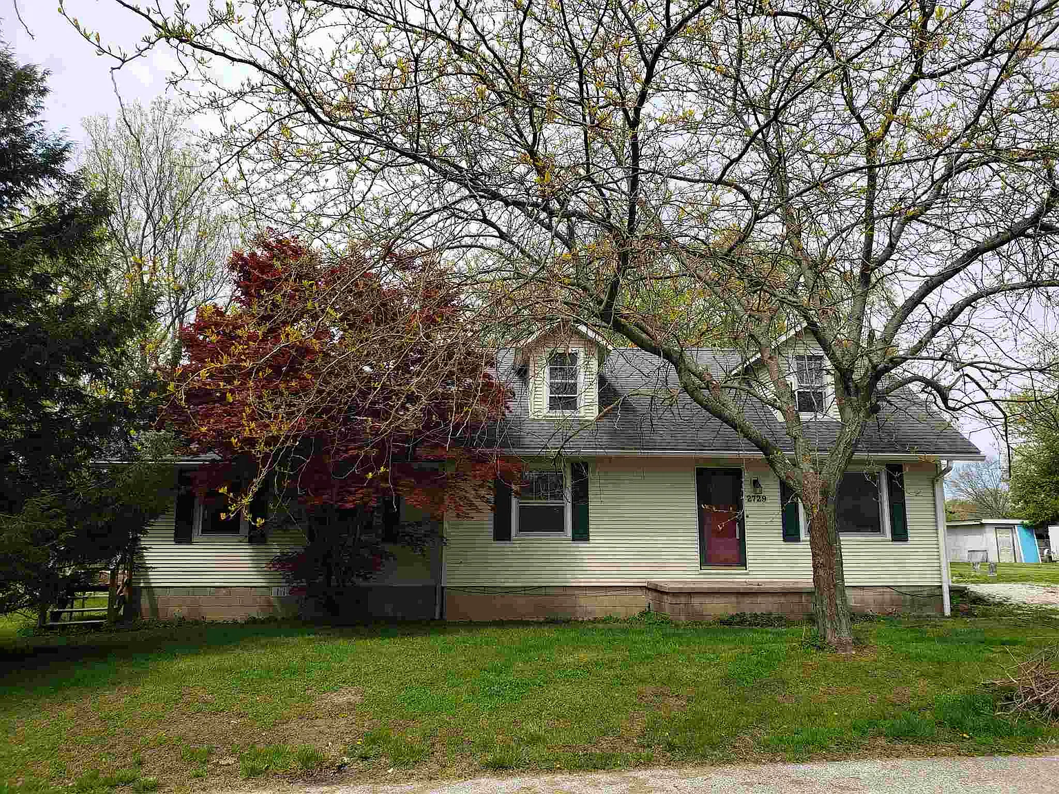 2729 V St photo 1