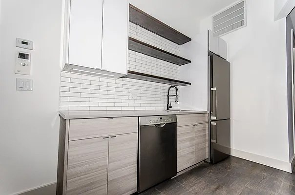 Rented by EXR | media 10