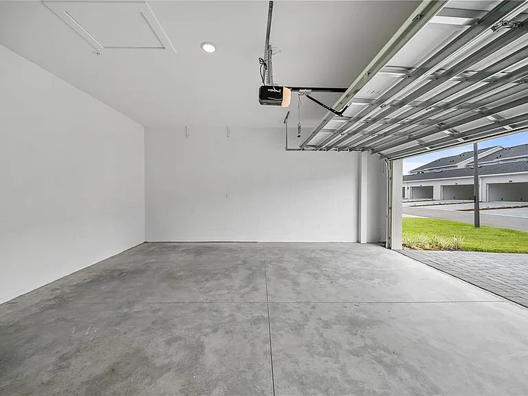 1856 Crowncrest Dr — Photo 42