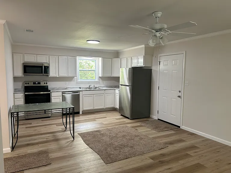 2310 Watts Ln — Photo 4