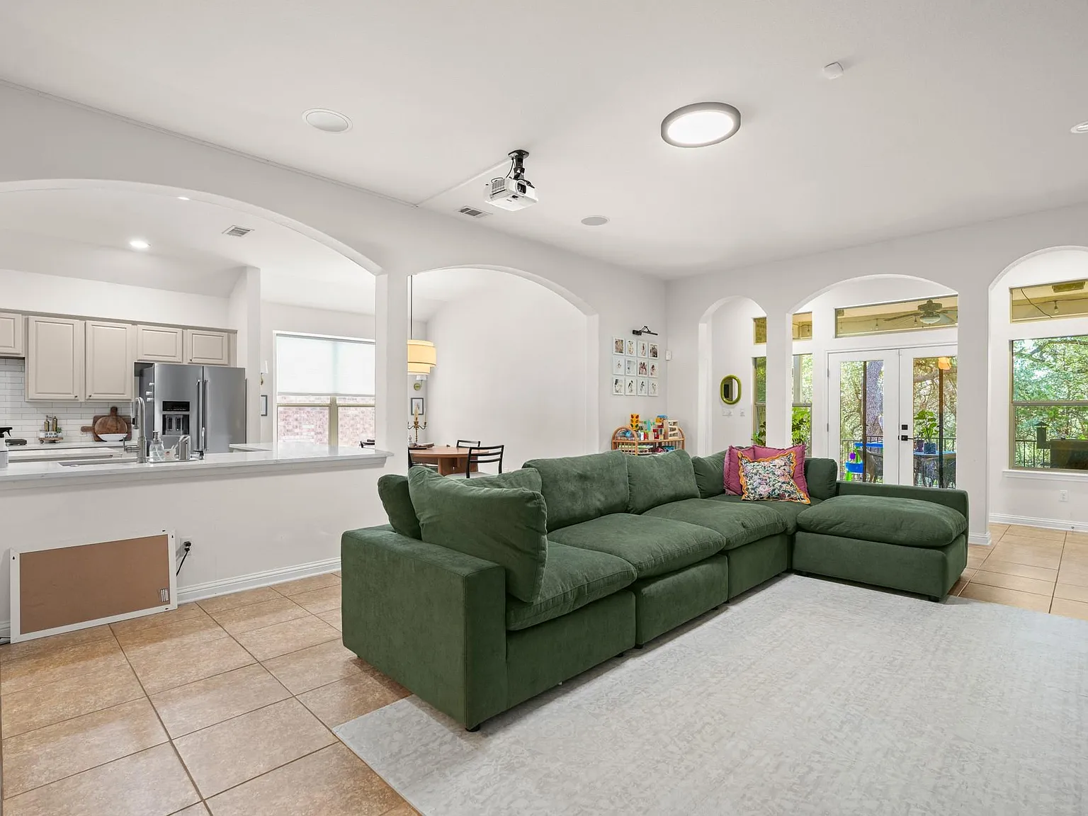 4 bed, 2.5 bath, 2317 sqft, $3,500 — Photo 4