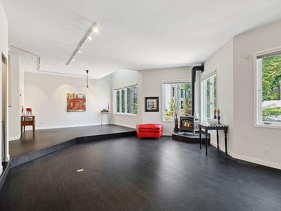 2nd image of 2605 W 44th St #3