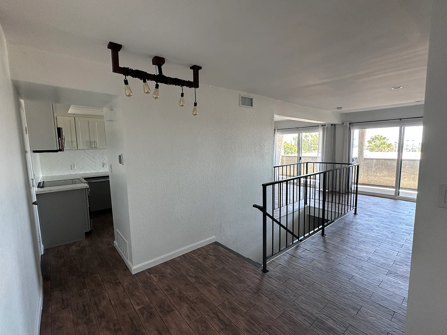 2 bed, 2.5 bath, 1290 sqft, $3,675 — Photo 2