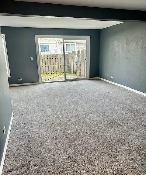 186 Jeffrey Ln — Photo 2
