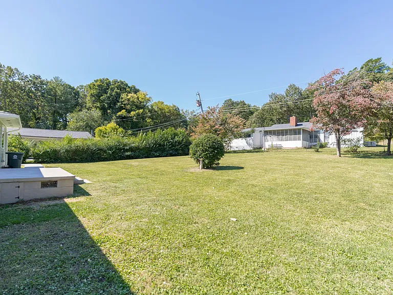913 Woodmore Ter — Photo 15