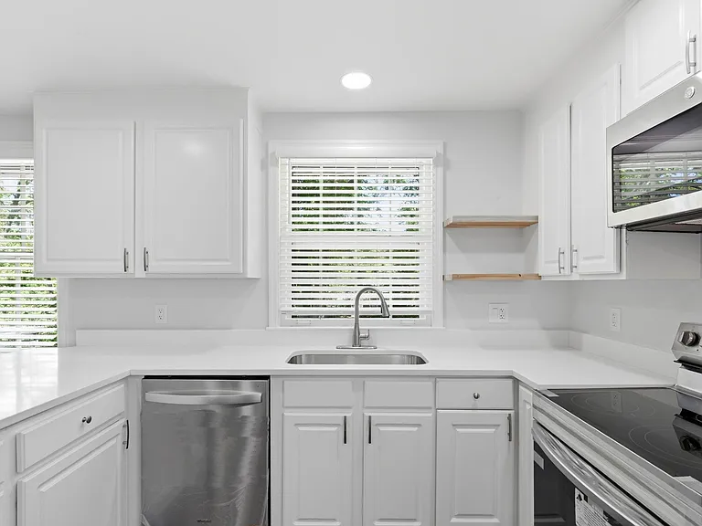 340 Lynn Dr — Photo 15