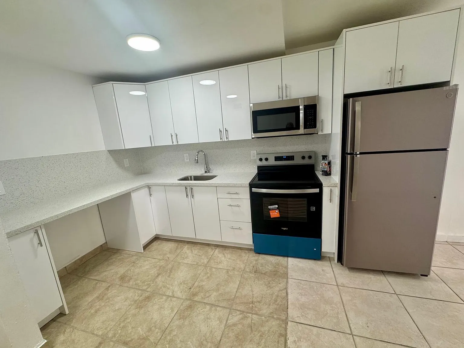 2 bed, 1.0 bath, 619 sqft, $2,000 — Photo 2