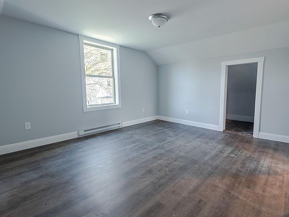 5th image of 129 Jackson St