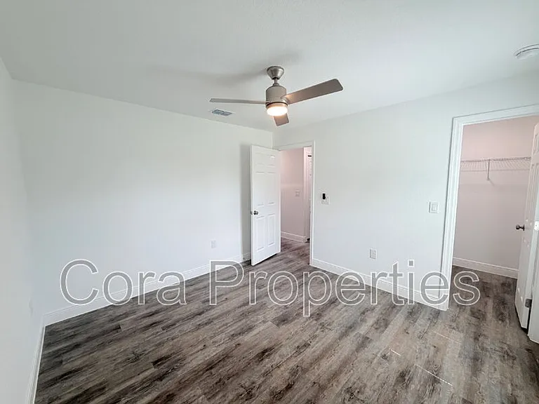 401 E Pearl St — Photo 6