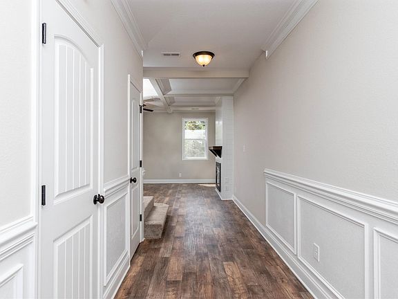 2nd image of 1331 Black Oak Cir