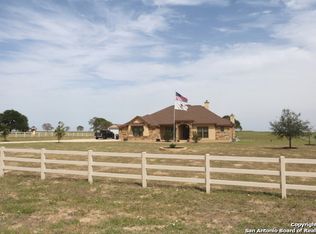 107 Triple Bend Dr, La Vernia, TX 78121
