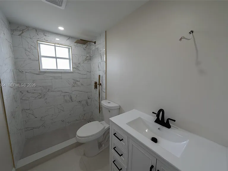 370 Flagami Blvd — Photo 50