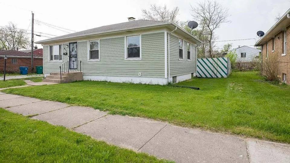 3 bed, 912 sqft, $1,650 — Photo 2