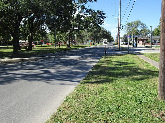 5th image of 905 E North Ave