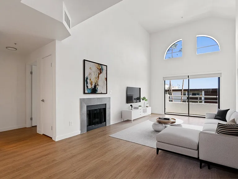 Terraces at La Cienega — Photo 49