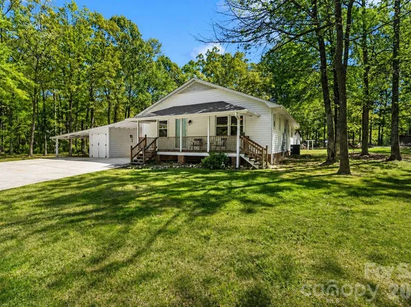 5801 Lindenwood Dr, Matthews, NC 28104