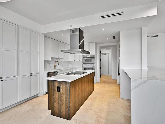 3rd image of 13637 Deering Bay Dr #Penthouse 261