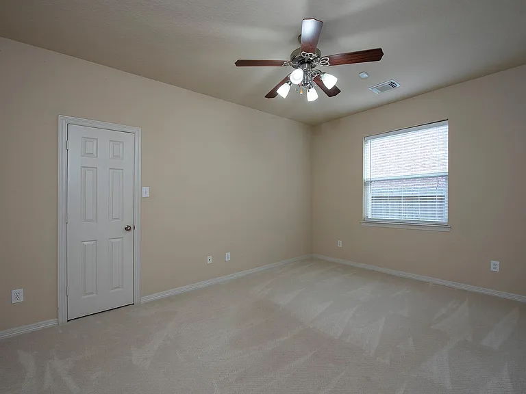 1208 Pisana — Photo 33