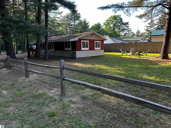 10149 Beverly Dr, Saint Helen, MI 48656