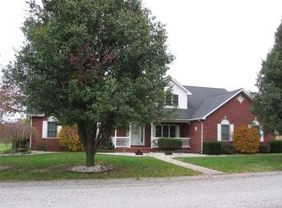 1004 Cherry St, Bartelso, IL 62218