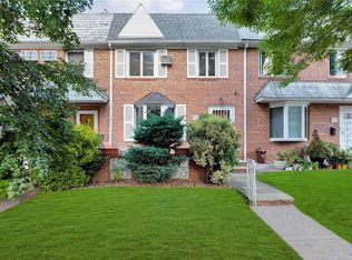 6153 81st St, Middle Village, NY 11379